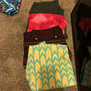 4 PAIRS OF LuLaRoe Tall and Curvy leggings!!!